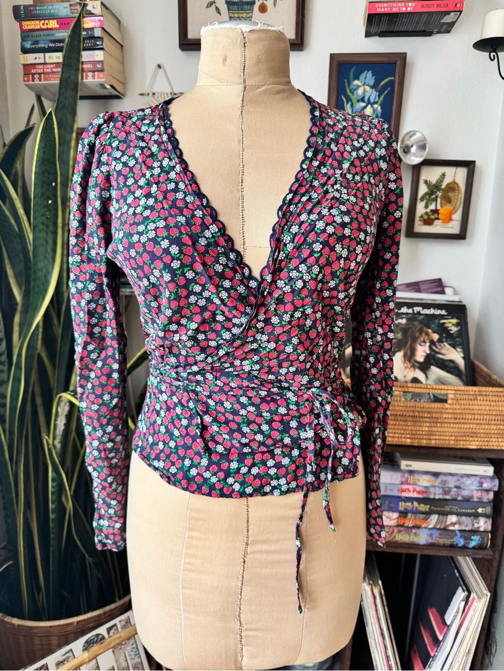 & Other Stories Wrap Blouse Long Sleeve Navy Strawberry Ditsy Scalloped 38/small